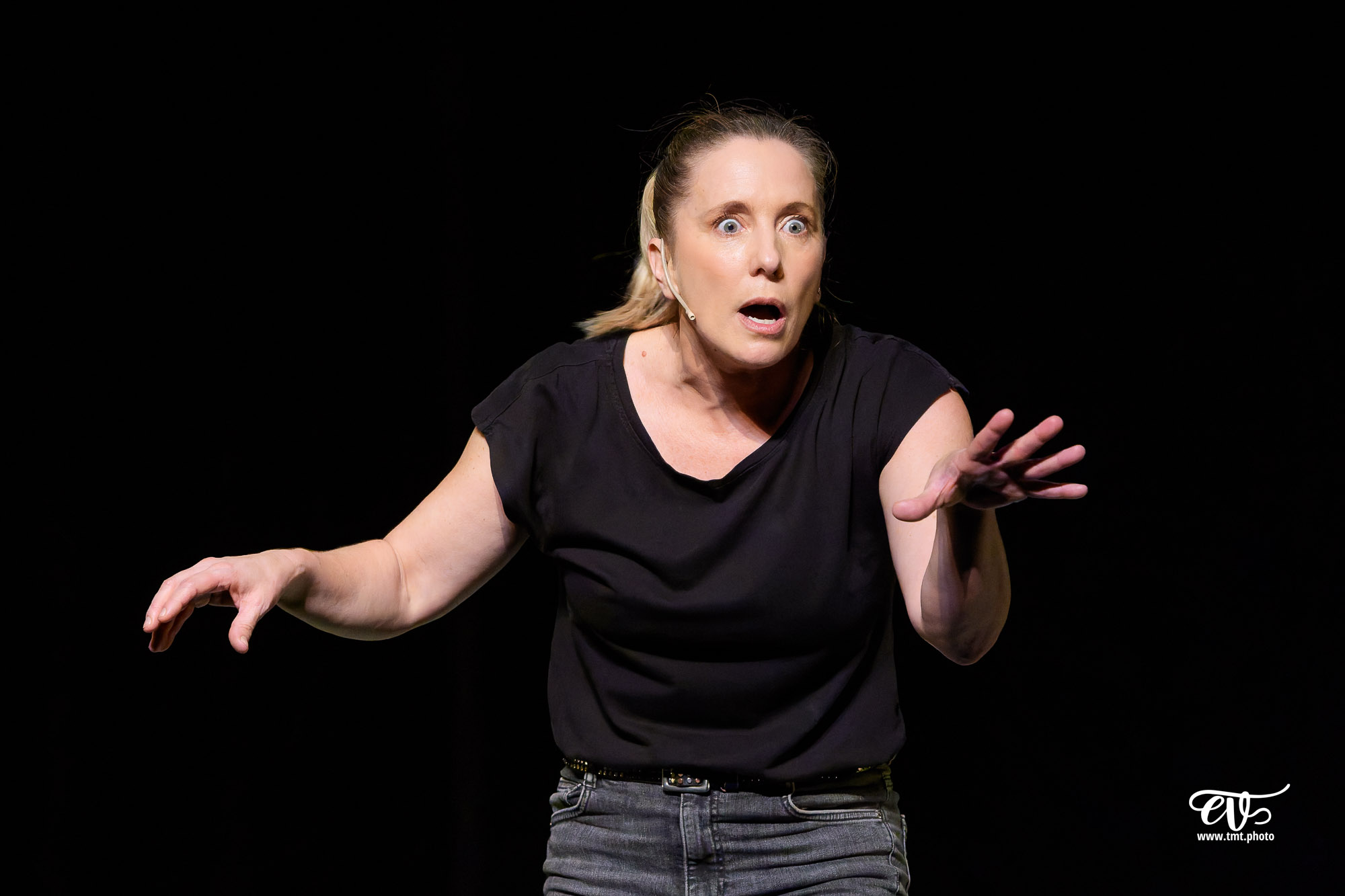 LES CHATOUILLES OU LA DANSE DE LA COLÈRE (ANDRÉA BESCOND)